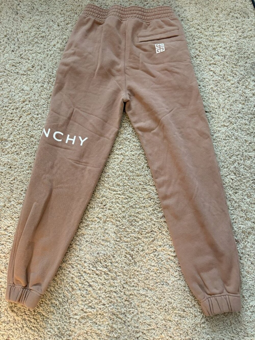 Givenchy - Picture 2 of 5